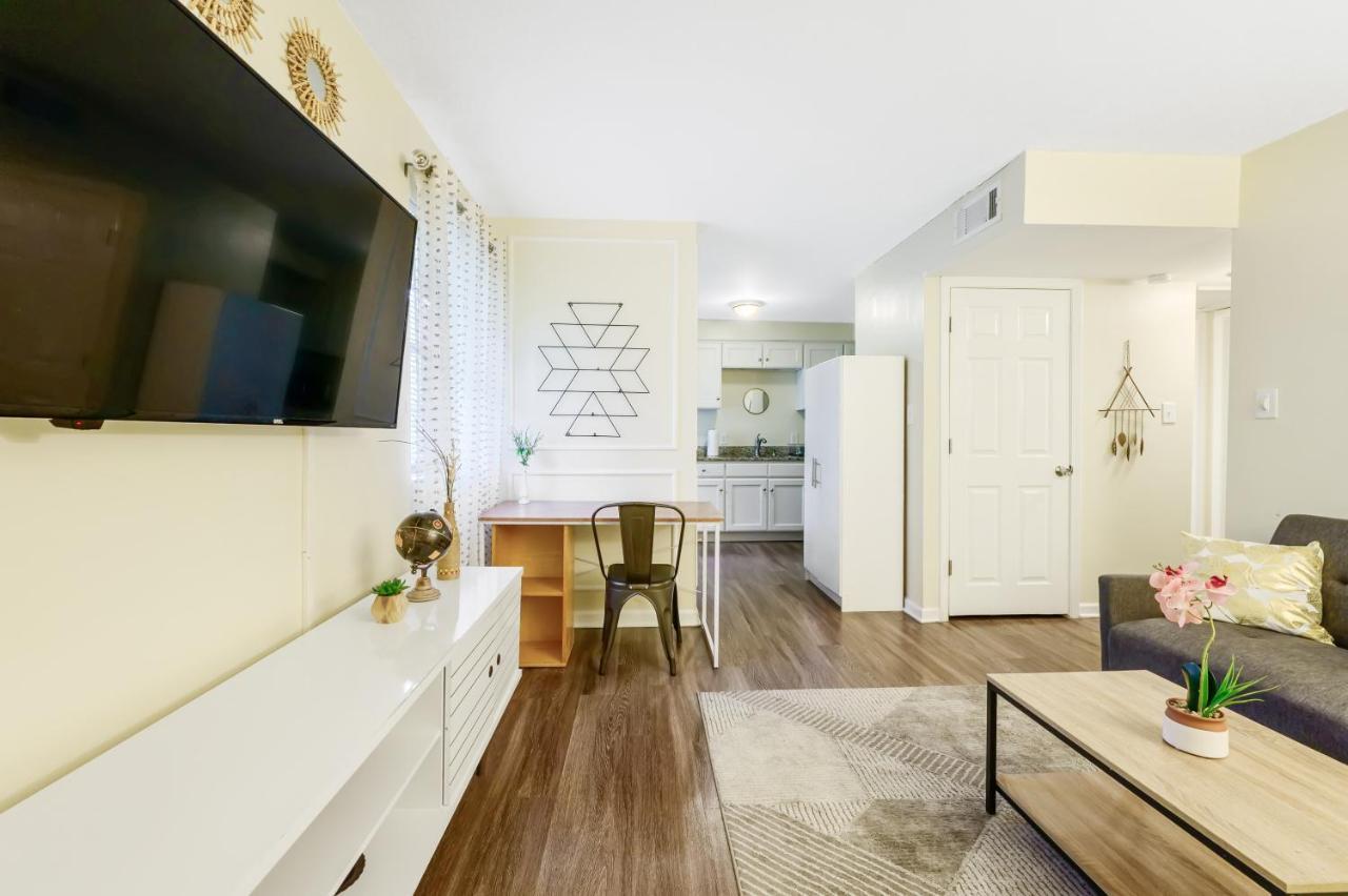 Dapper Digs - King Bed - Long Term Stays - Duke Durham Exteriör bild