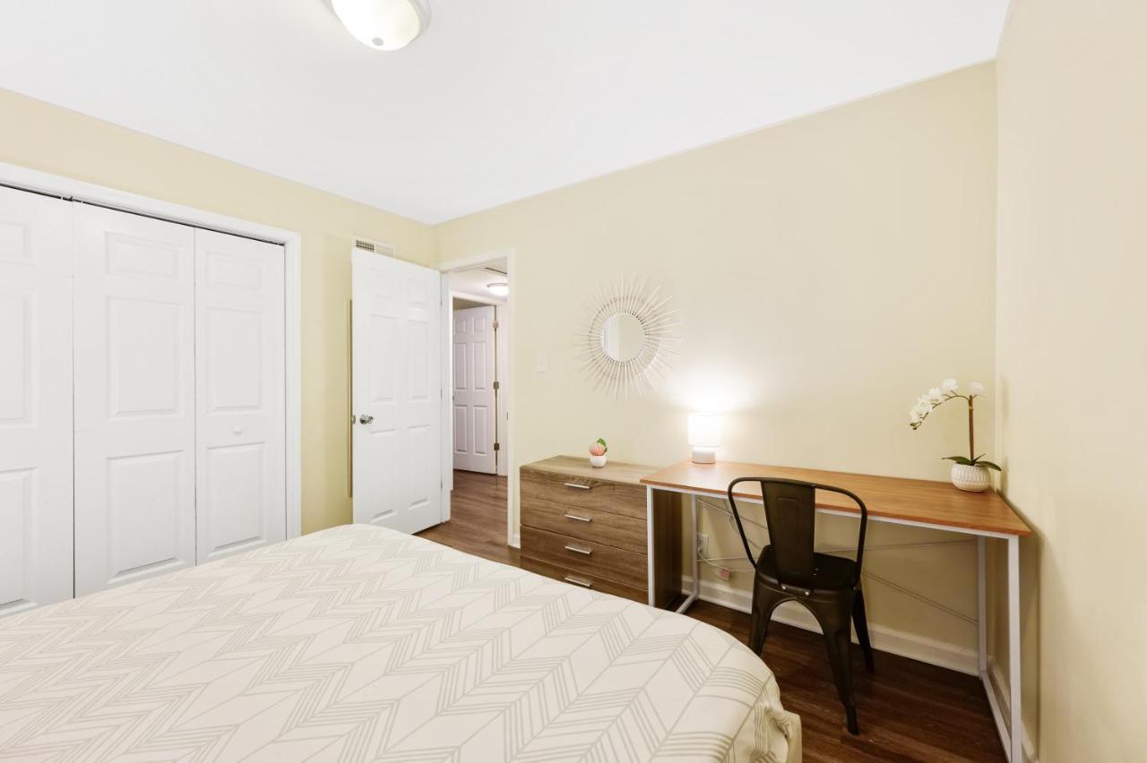 Dapper Digs - King Bed - Long Term Stays - Duke Durham Exteriör bild