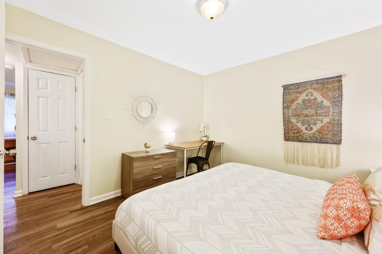 Dapper Digs - King Bed - Long Term Stays - Duke Durham Exteriör bild